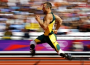 开云平台-逆转之夜，法国队绝境翻盘丹麦，羽坛郑思维高光时刻映照体育精神