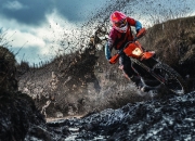 开云体育视频直播-锡安双面利刃斩群狼，鹈鹕新王座下的争冠宣言