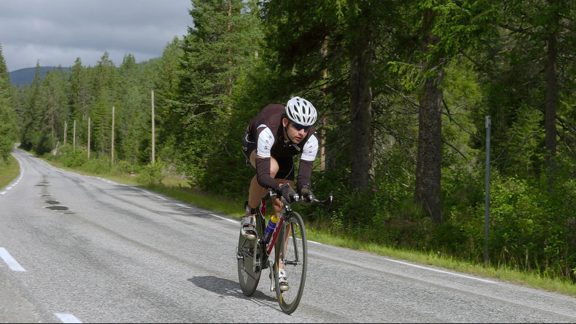 凯恩关键进球定乾坤，那不勒斯火力压制巴黎—欧冠赛场上的战术博弈与个人英雄主义