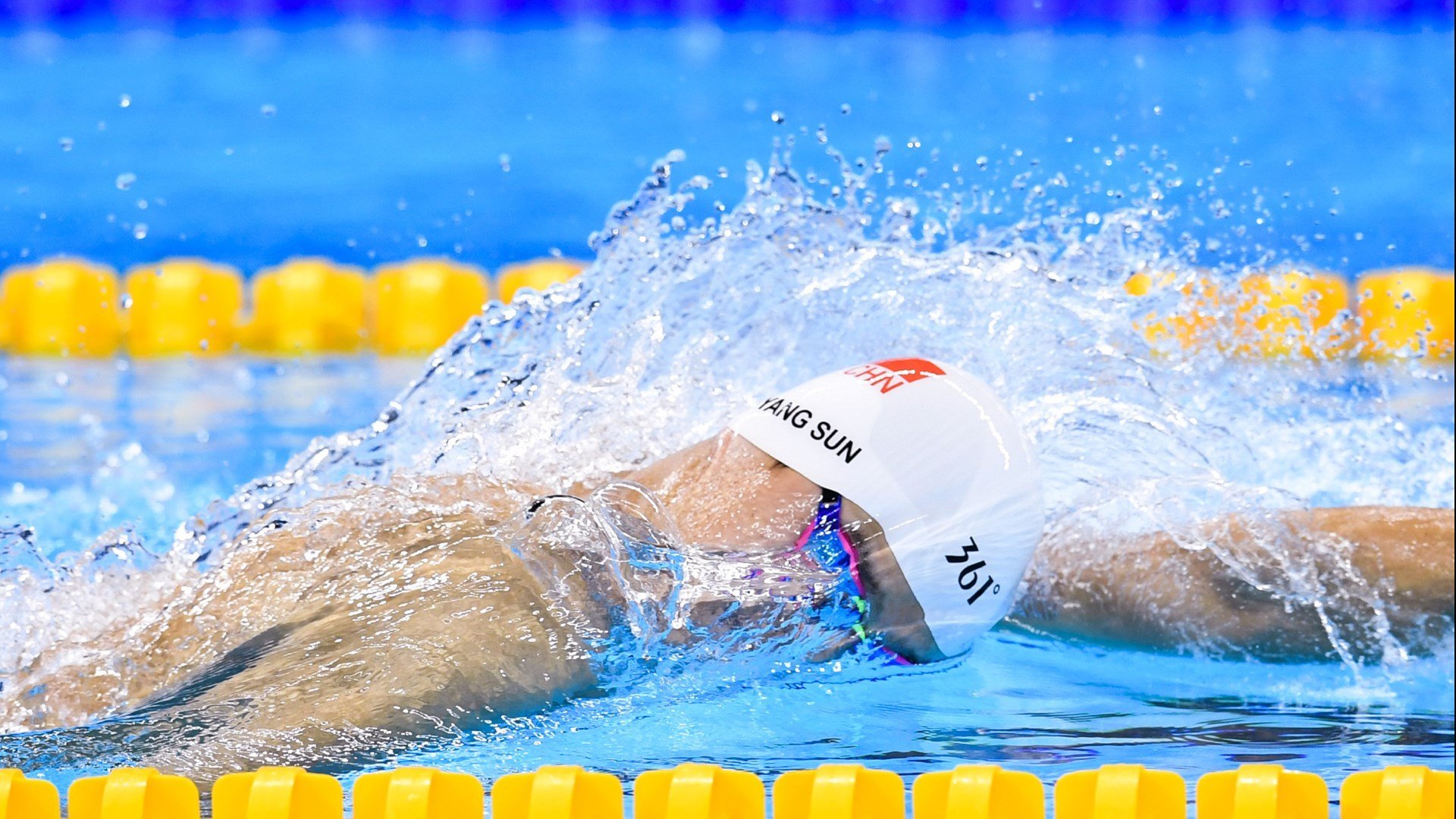 伊萨克精准调度掌控比赛走势，曼城连续得分强势压制美国新星